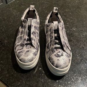 J Slides size 7. Hardly worn